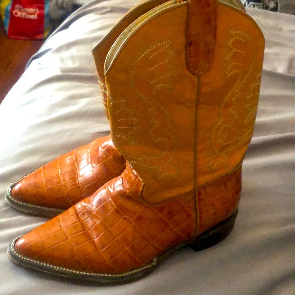 Gently used kids boots leather